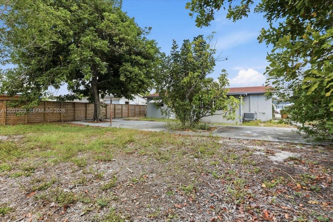 Active With Contract: $299,900 (3 beds, 2 baths, 1206 Square Feet)