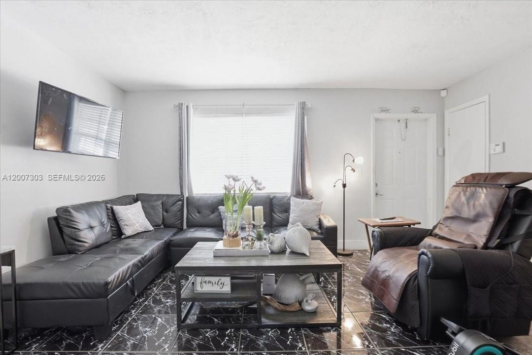 Active With Contract: $299,900 (3 beds, 2 baths, 1206 Square Feet)