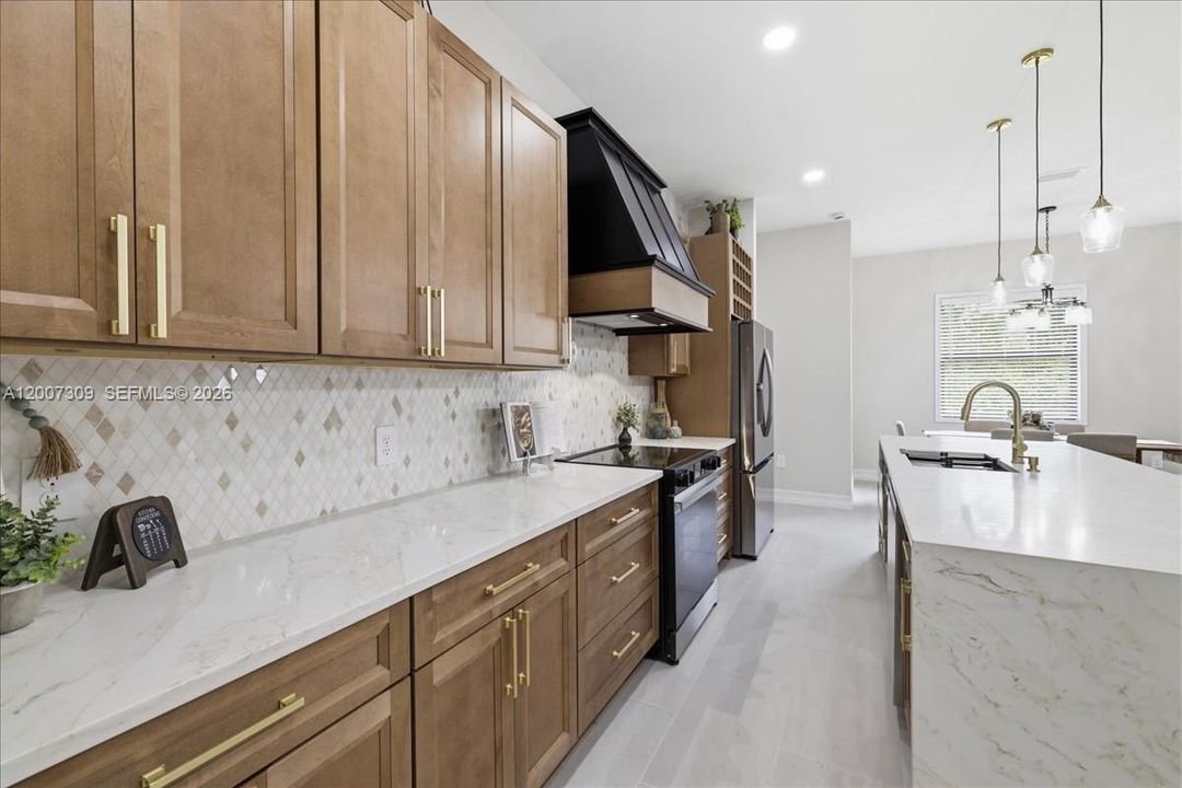 En Venta: $380,000 (4 camas, 2 baños, 1649 Pies cuadrados)