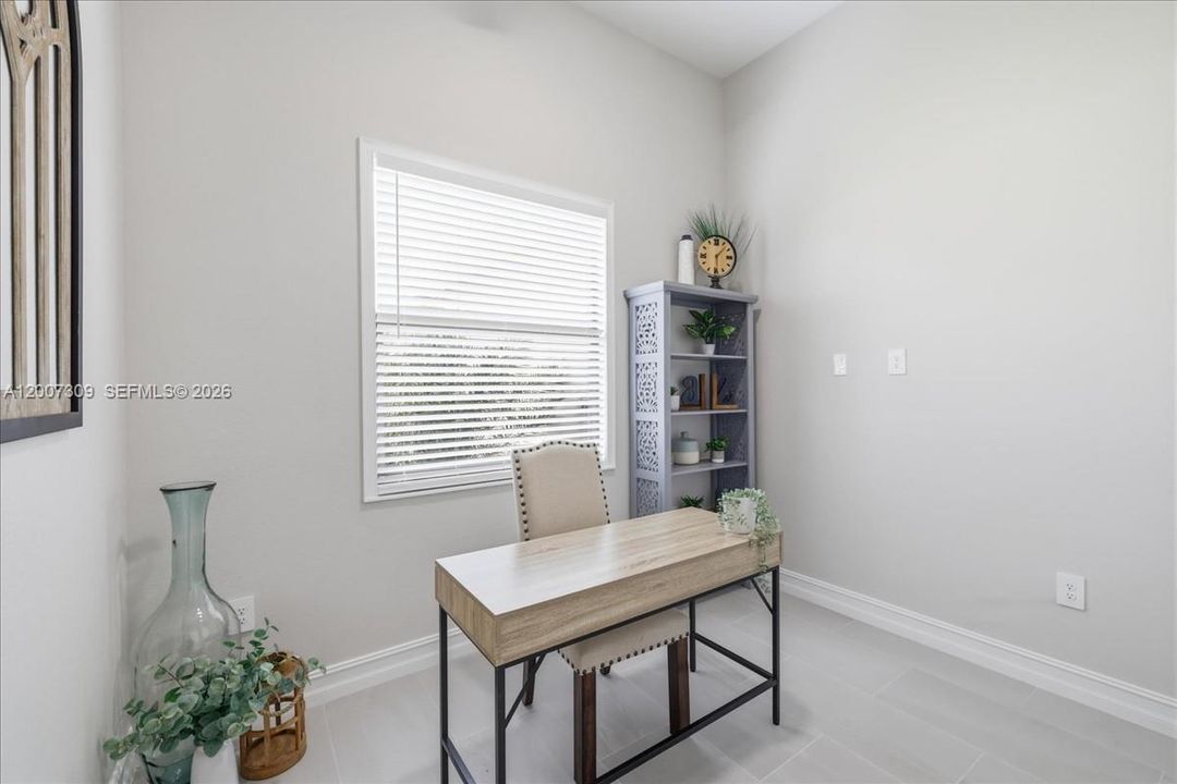 En Venta: $380,000 (4 camas, 2 baños, 1649 Pies cuadrados)