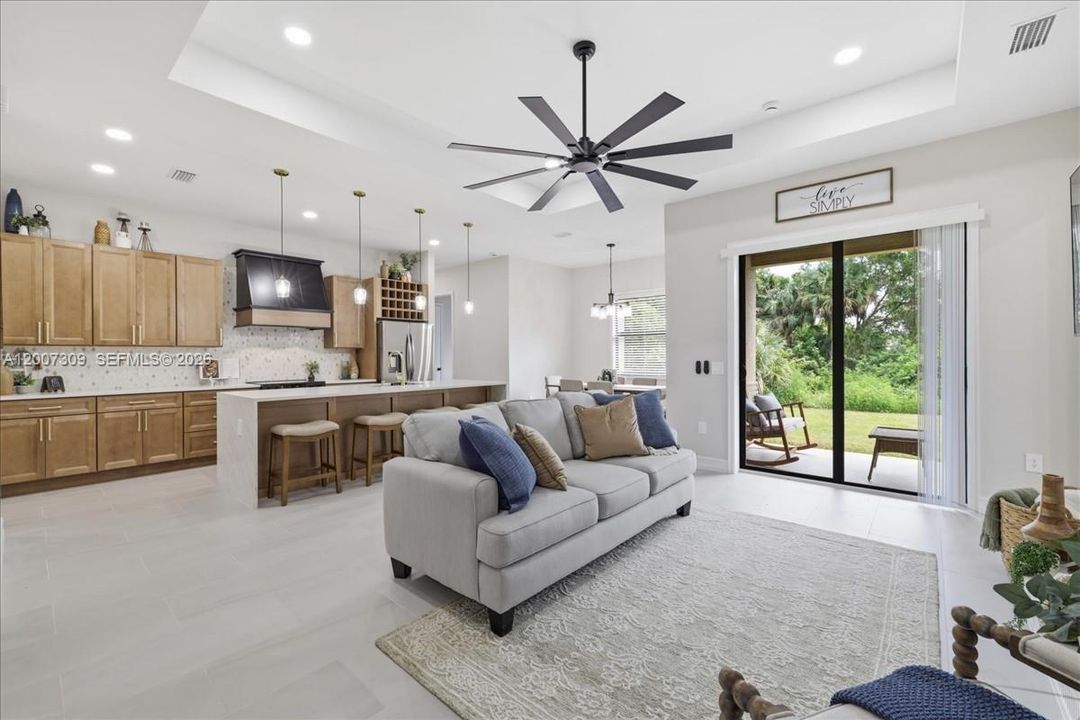 En Venta: $380,000 (4 camas, 2 baños, 1649 Pies cuadrados)