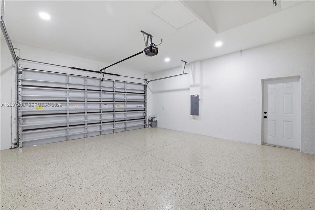 En Venta: $380,000 (4 camas, 2 baños, 1649 Pies cuadrados)