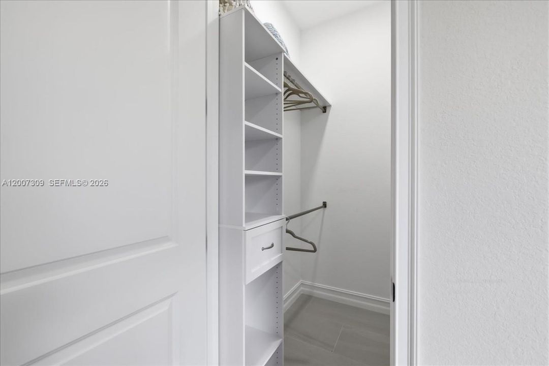 En Venta: $380,000 (4 camas, 2 baños, 1649 Pies cuadrados)