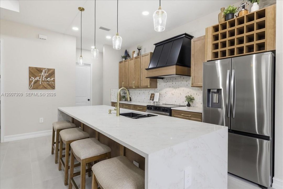 En Venta: $380,000 (4 camas, 2 baños, 1649 Pies cuadrados)