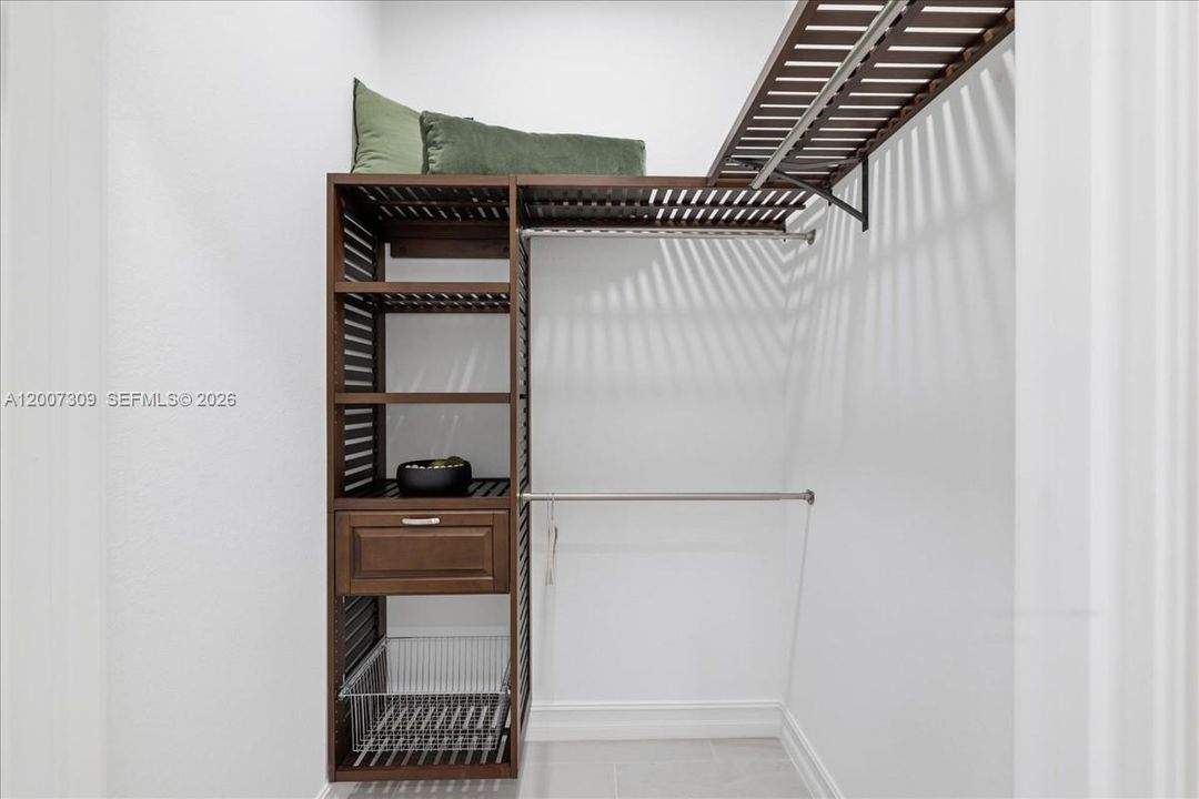 En Venta: $380,000 (4 camas, 2 baños, 1649 Pies cuadrados)