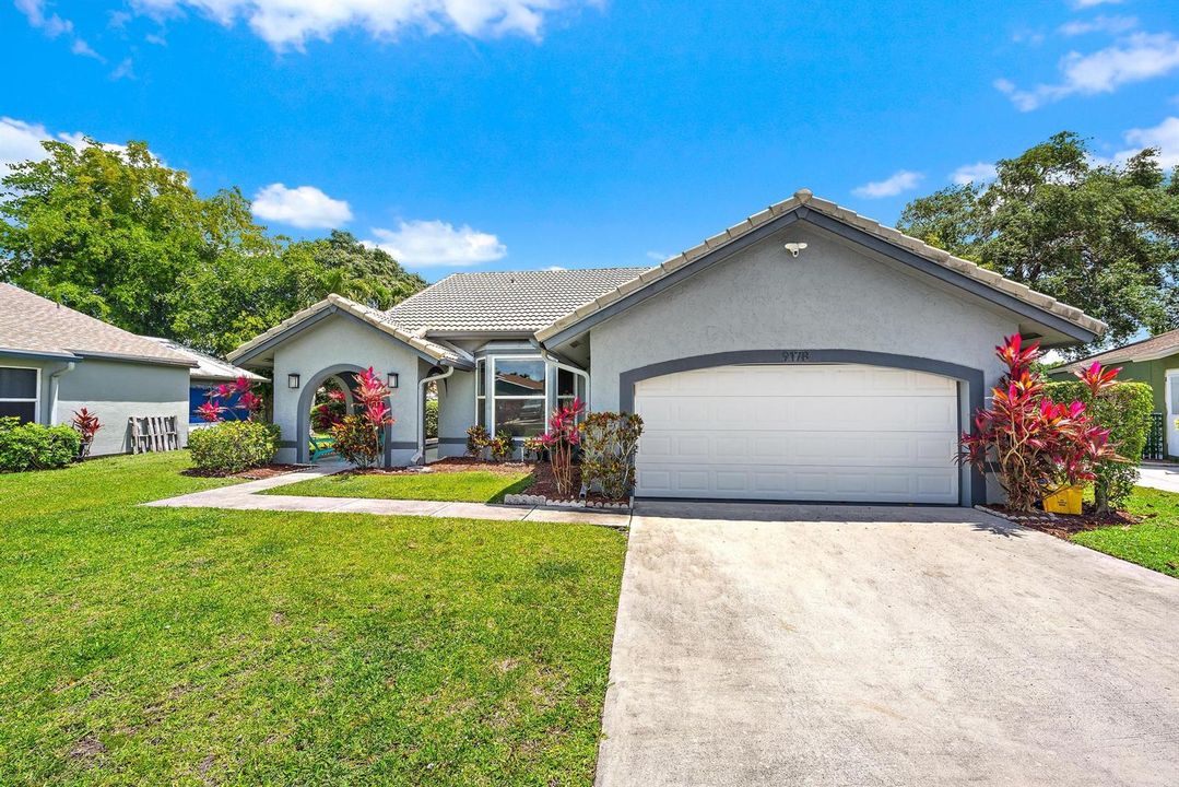 9178 Beverly Ct-18