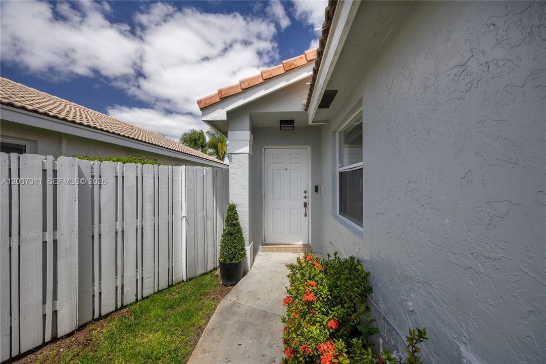 For Sale: $590,000 (3 beds, 2 baths, 1344 Square Feet)