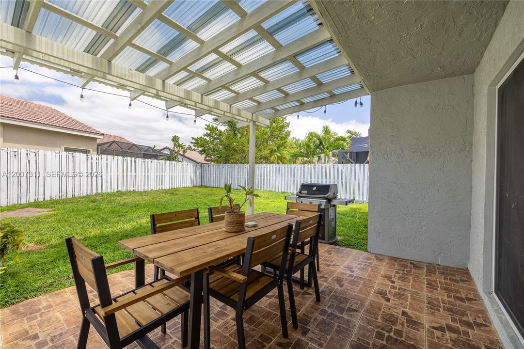 For Sale: $590,000 (3 beds, 2 baths, 1344 Square Feet)