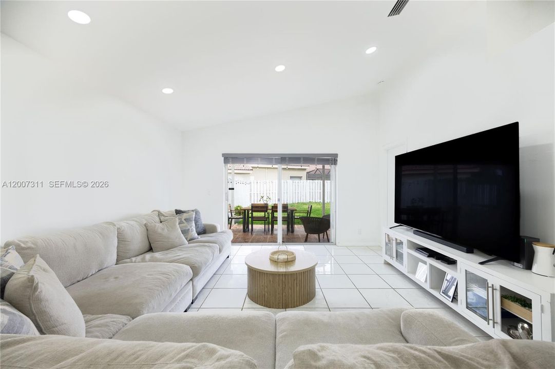 For Sale: $590,000 (3 beds, 2 baths, 1344 Square Feet)