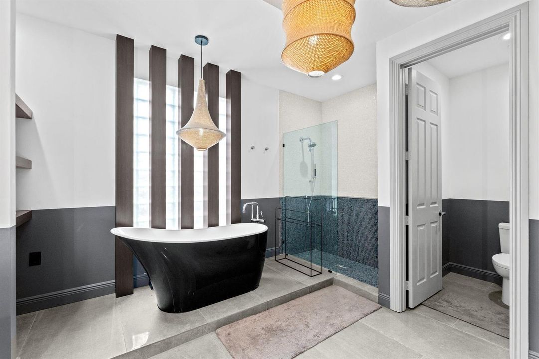 25-web-or-mls-A7408003