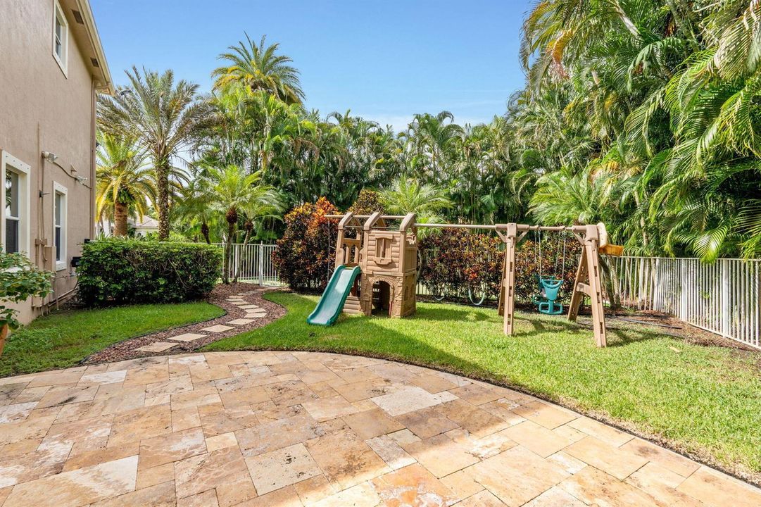 69-web-or-mls-A7408154