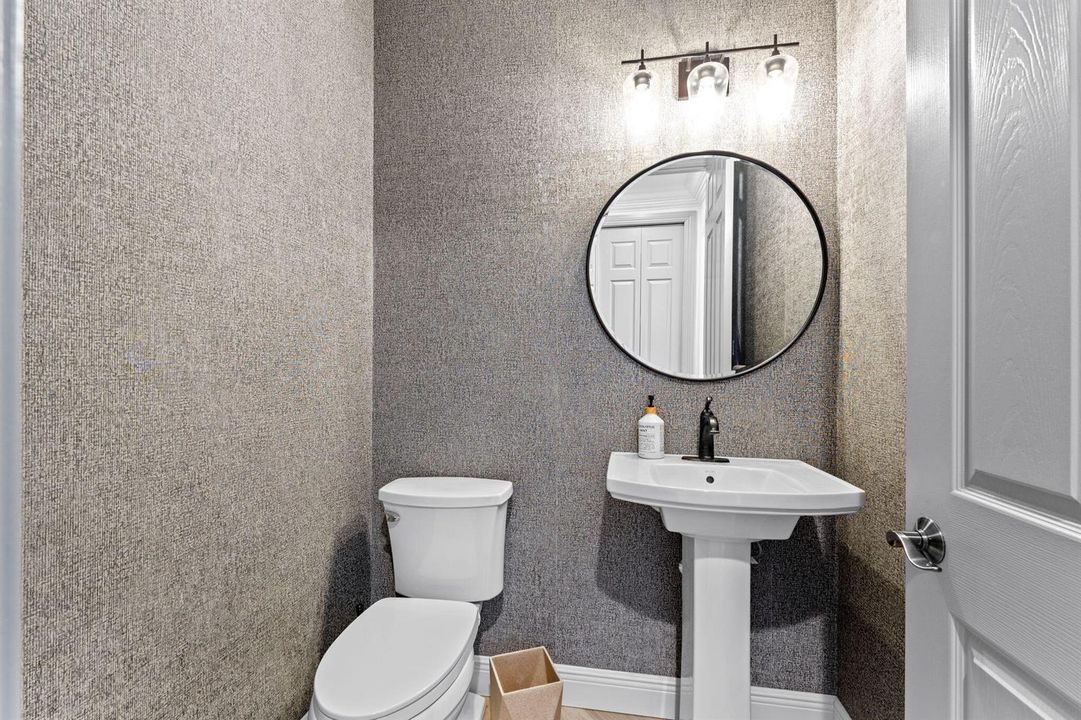 44-web-or-mls-A7408078