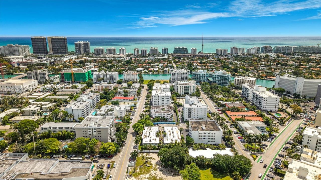 For Sale: $395,000 (2 beds, 2 baths, 1091 Square Feet)