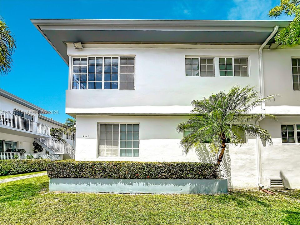 For Sale: $395,000 (2 beds, 2 baths, 1091 Square Feet)