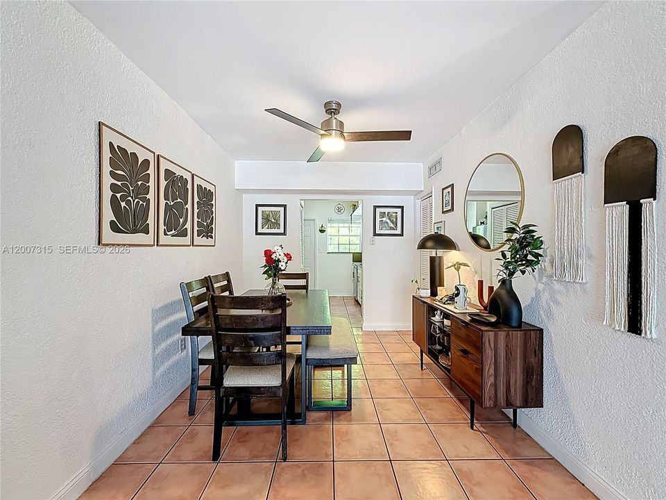 For Sale: $395,000 (2 beds, 2 baths, 1091 Square Feet)