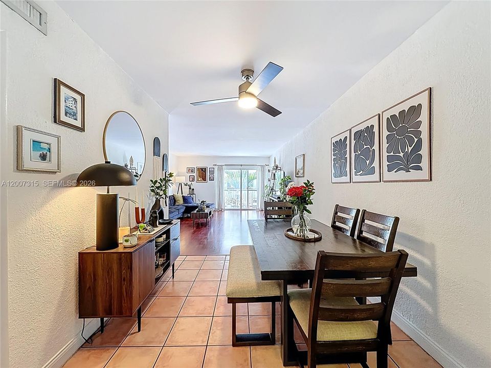 For Sale: $395,000 (2 beds, 2 baths, 1091 Square Feet)