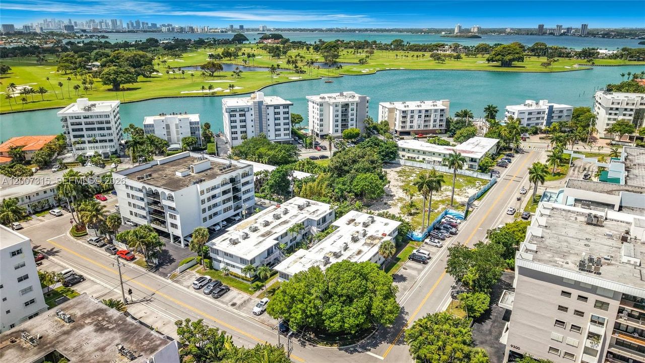 For Sale: $395,000 (2 beds, 2 baths, 1091 Square Feet)