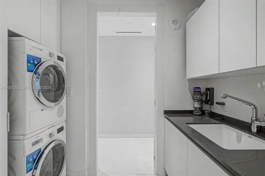 For Rent: $29,000 (3 beds, 4 baths, 3078 Square Feet)