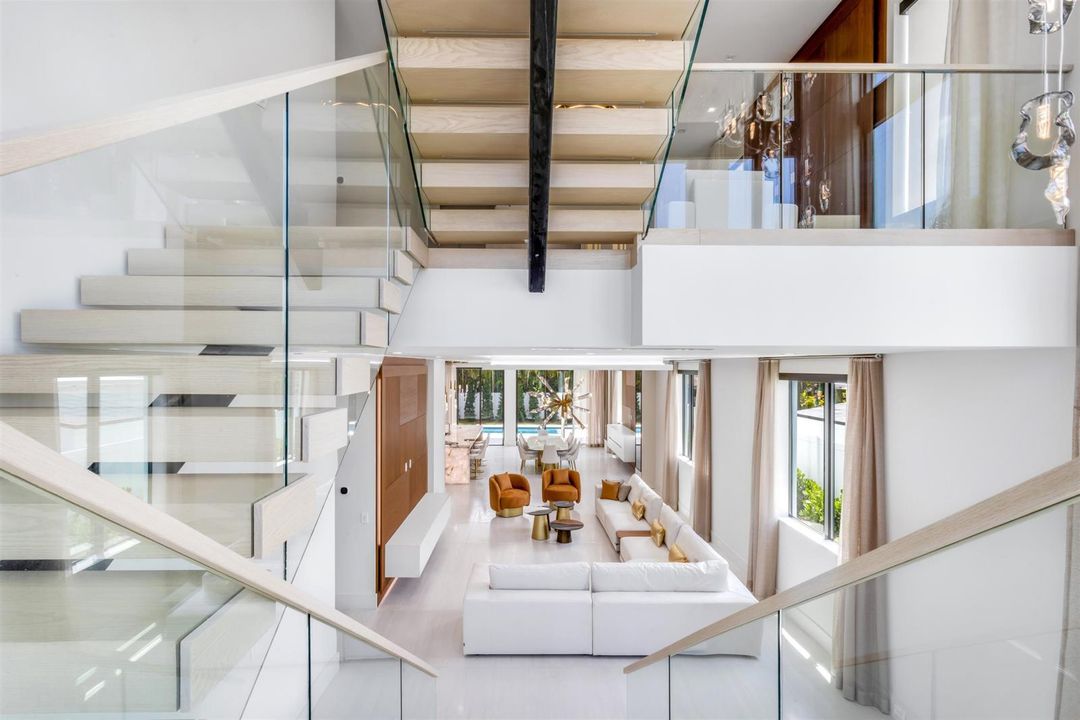 STAIRCASE_DETAIL_EB