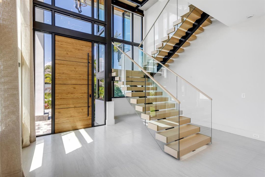 FOYER_ANGLE_EB