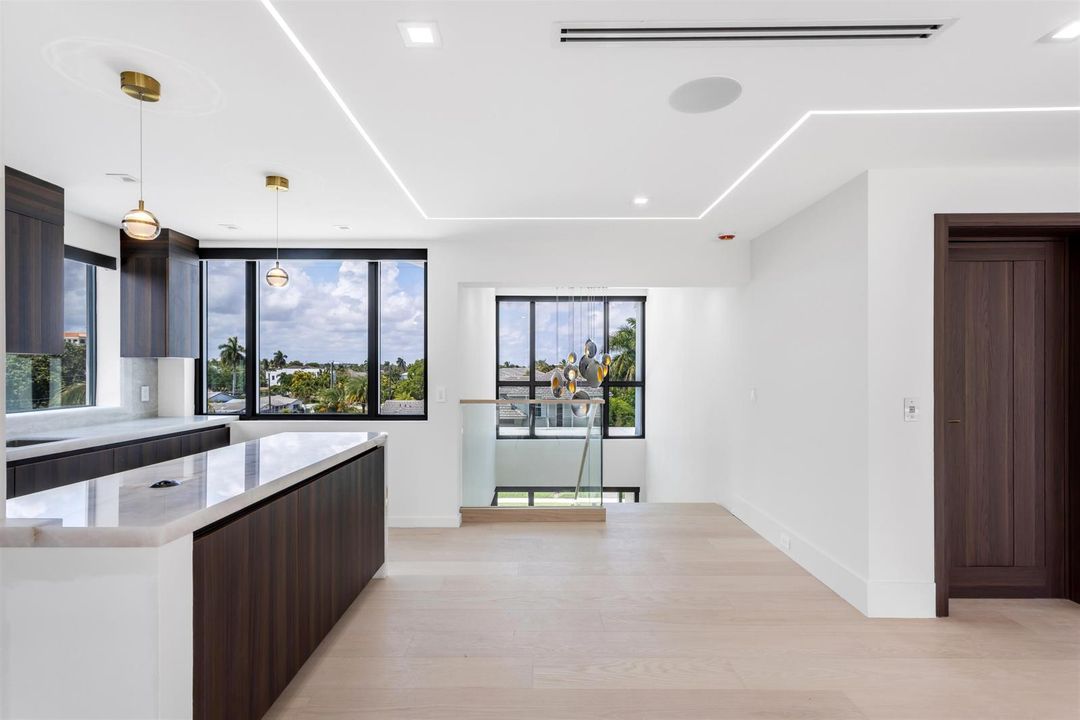 CLUBROOM_TO_STAIRS_STRAIGHT_EB