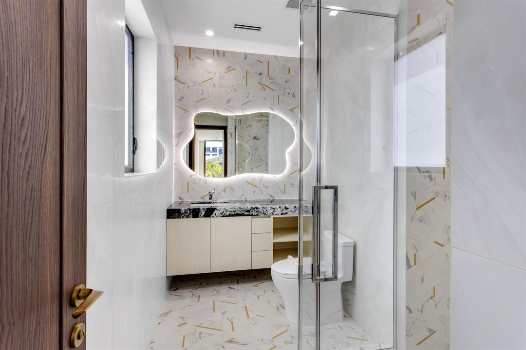 BATHROOM_1_EB