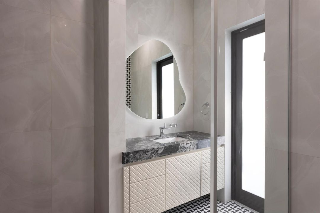 mls_BATHROOM_PS