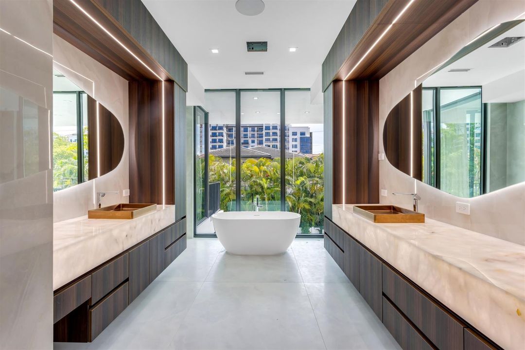 PRIMARY_BATHROOM_STRAIGHT_EB