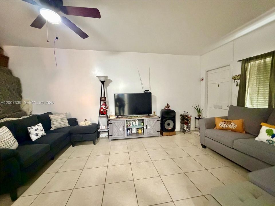 En Venta: $749,000 (0 camas, 0 baños, 1460 Pies cuadrados)
