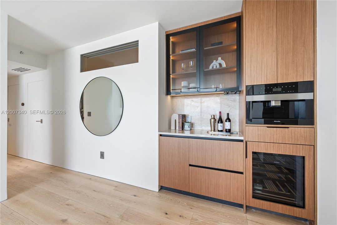 For Sale: $1,950,000 (2 beds, 2 baths, 1151 Square Feet)
