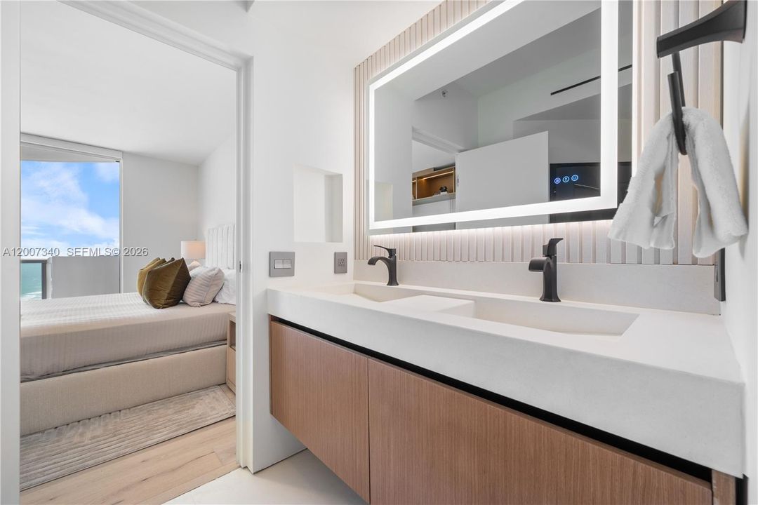 For Sale: $1,950,000 (2 beds, 2 baths, 1151 Square Feet)