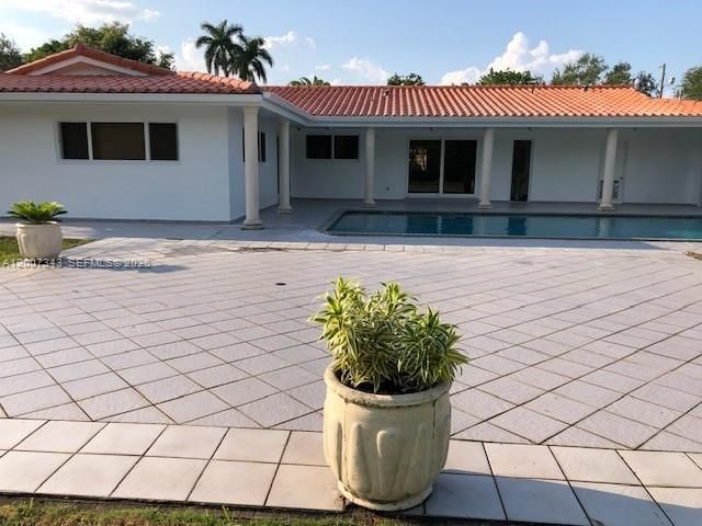 For Rent: $8,500 (3 beds, 3 baths, 2348 Square Feet)