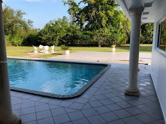 For Rent: $8,500 (3 beds, 3 baths, 2348 Square Feet)