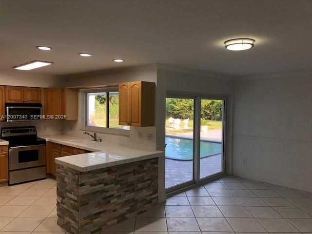 For Rent: $8,500 (3 beds, 3 baths, 2348 Square Feet)