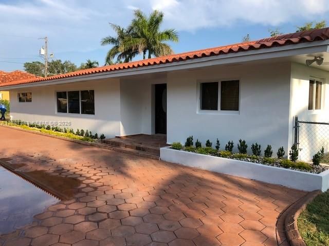 For Rent: $8,500 (3 beds, 3 baths, 2348 Square Feet)