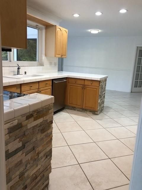 For Rent: $8,500 (3 beds, 3 baths, 2348 Square Feet)