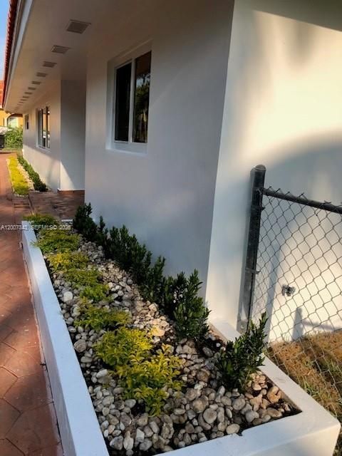 For Rent: $8,500 (3 beds, 3 baths, 2348 Square Feet)