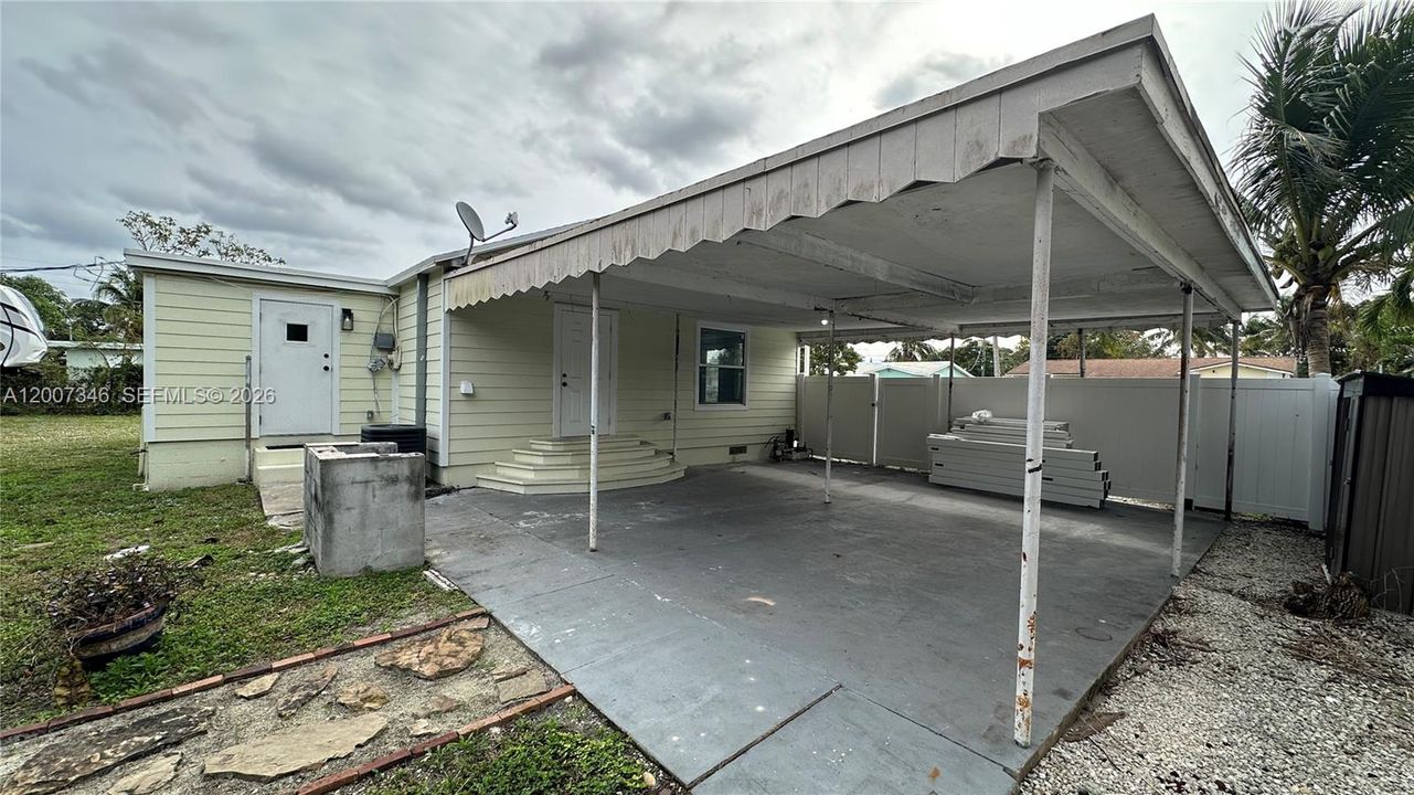 Activo con contrato: $384,999 (2 camas, 2 baños, 970 Pies cuadrados)