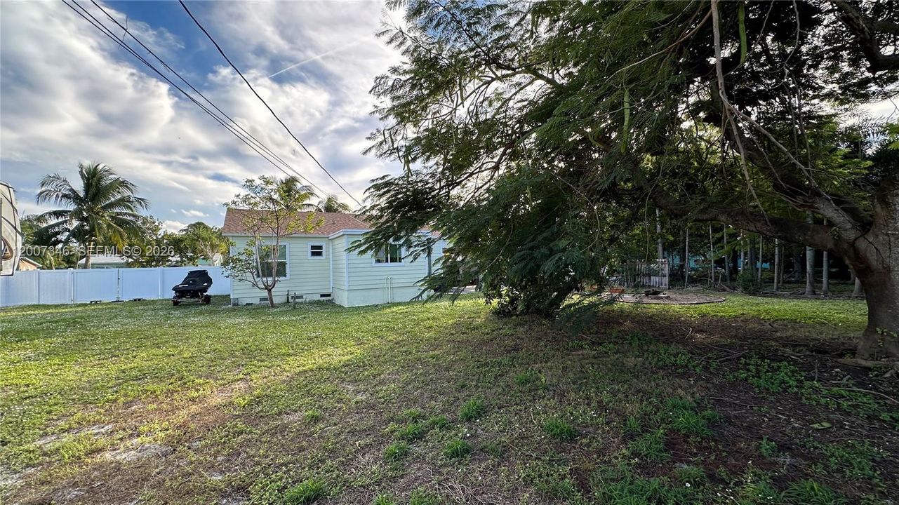 Activo con contrato: $384,999 (2 camas, 2 baños, 970 Pies cuadrados)