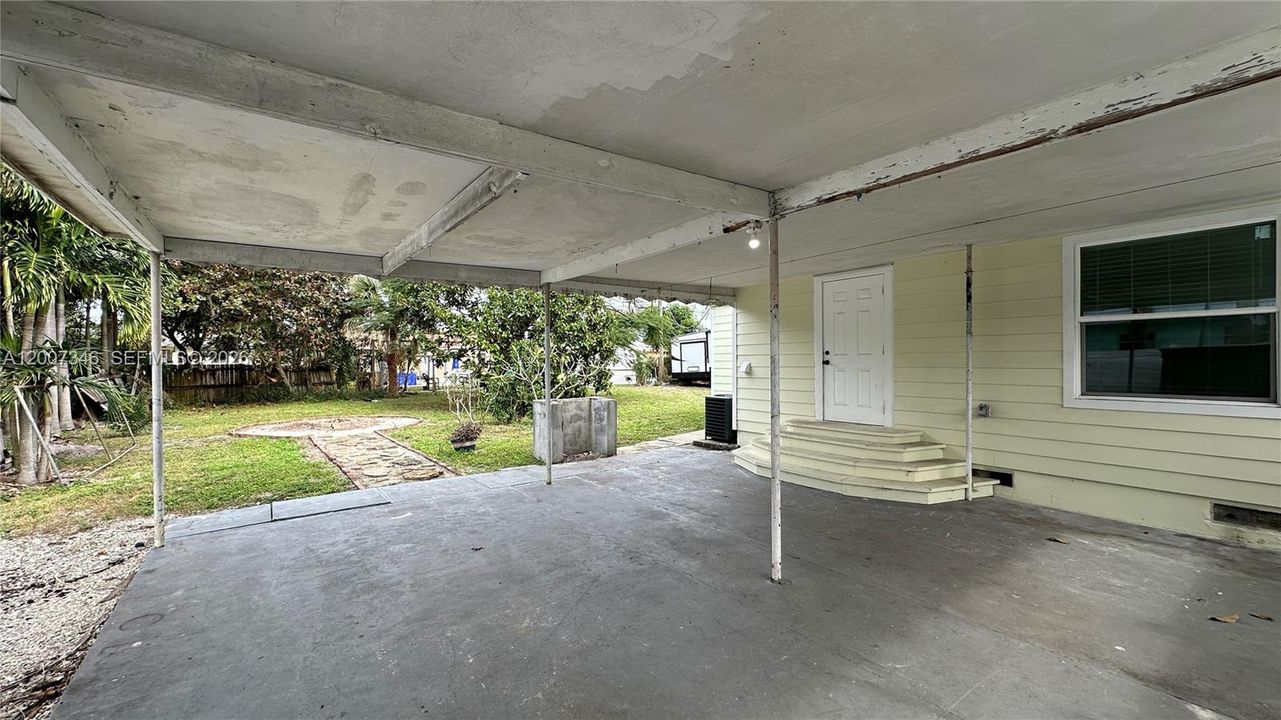 Activo con contrato: $384,999 (2 camas, 2 baños, 970 Pies cuadrados)