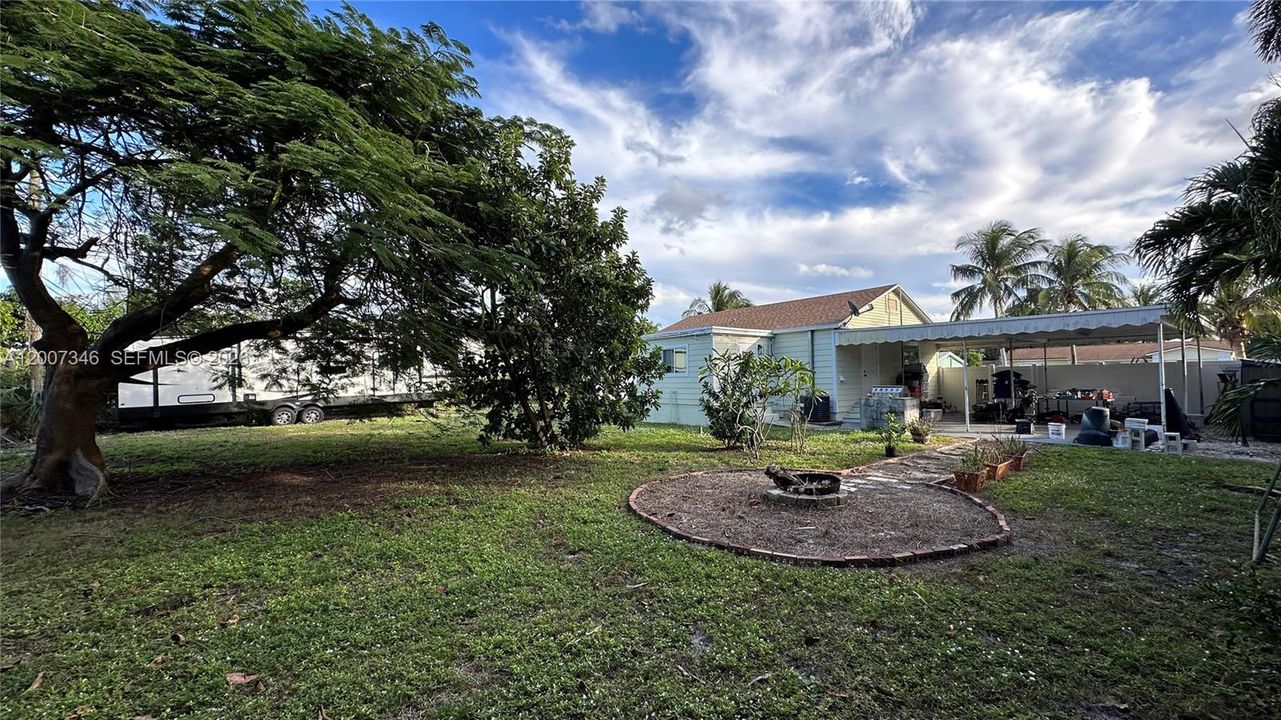 Activo con contrato: $384,999 (2 camas, 2 baños, 970 Pies cuadrados)