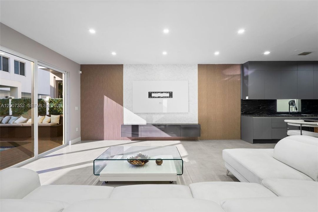 Recently Rented: $10,500 (5 beds, 5 baths, 3113 Square Feet)