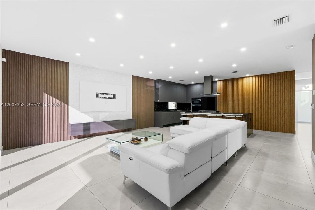 Recently Rented: $10,500 (5 beds, 5 baths, 3113 Square Feet)
