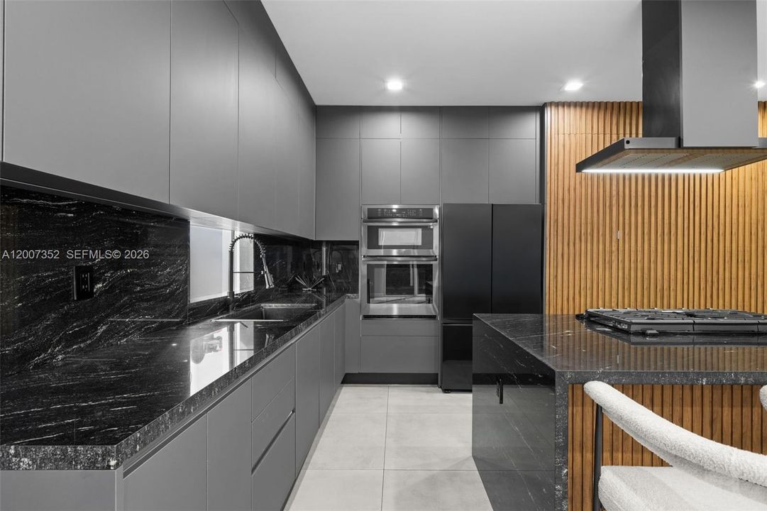 Recently Rented: $10,500 (5 beds, 5 baths, 3113 Square Feet)