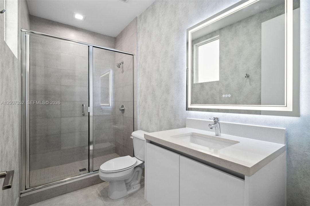 Recently Rented: $10,500 (5 beds, 5 baths, 3113 Square Feet)