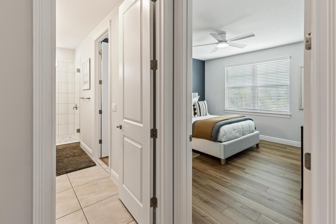 2465 NE Evinrude Circle-34