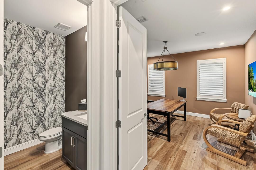 2465 NE Evinrude Circle-55