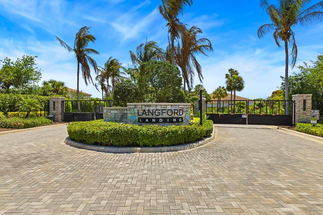 2465 NE Evinrude Circle-47