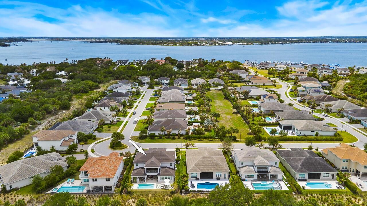 2465 NE Evinrude Circle-13
