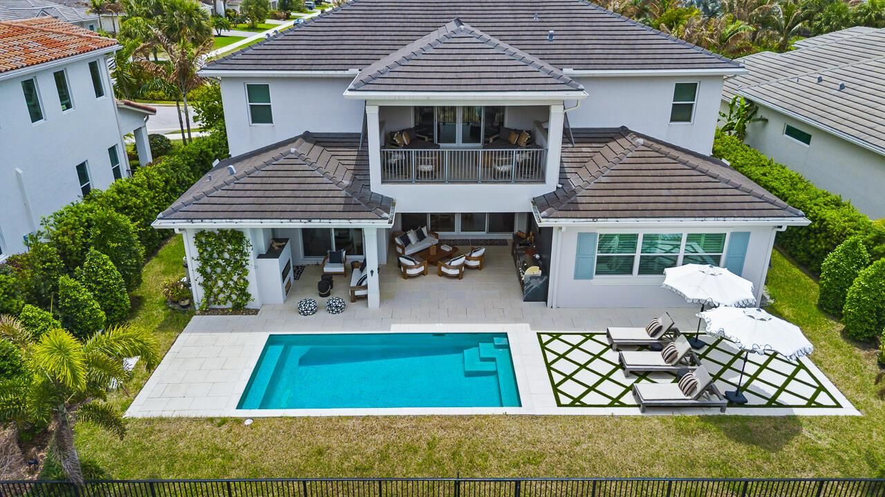 2465 NE Evirude Circle-100